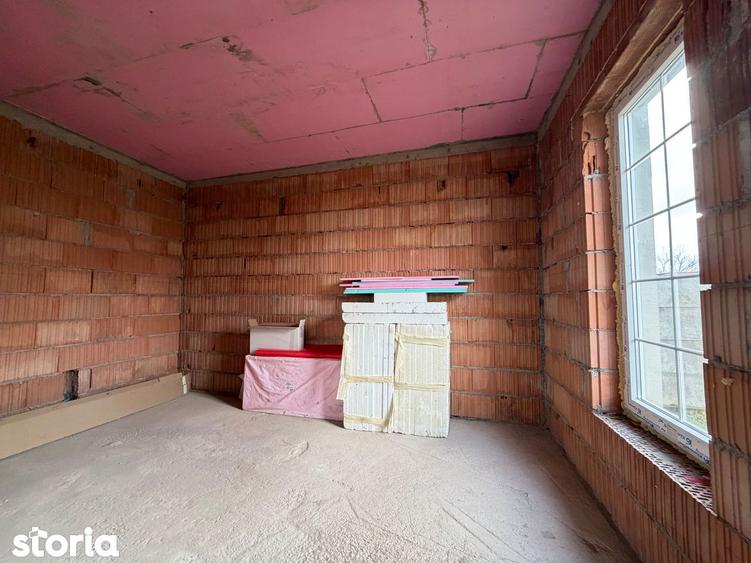Casă cu 2 camere cu Teren 930 Mp în Moșnița Nouă