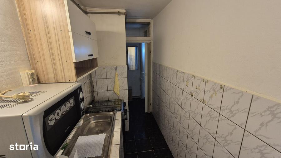 Apartament cu 3 camere semidecomandat în Șagului