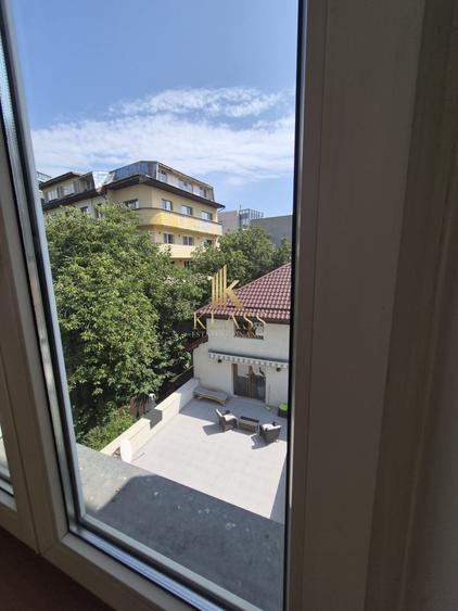 Apartament cu 4 camere decomandat în Herăstrău
