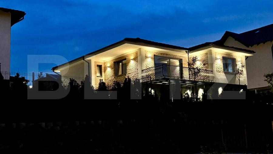 Casă individuală cu 4 camere cu Canalizare în Corunca