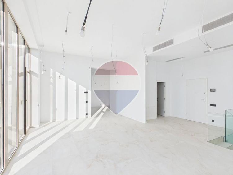 Apartament cu 4 camere decomandat în Pipera