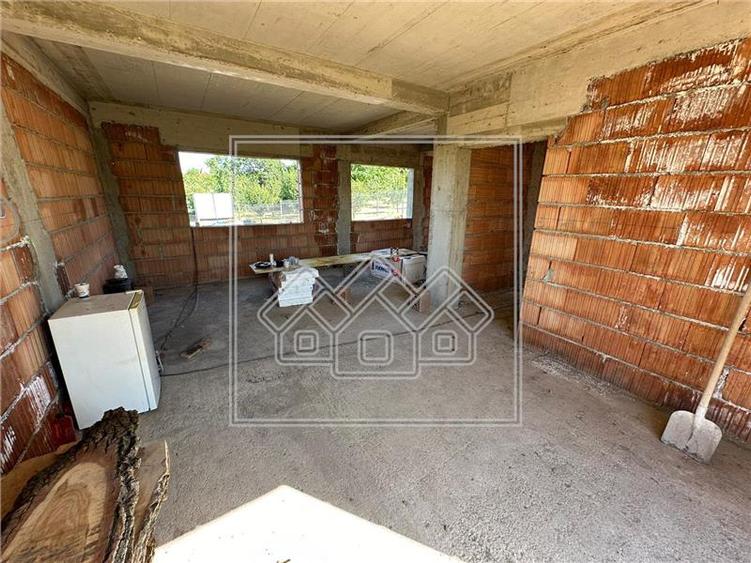 Duplex cu 4 camere cu Canalizare în Șura Mică