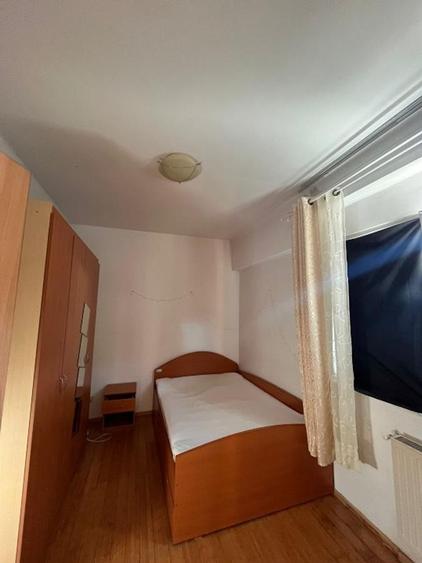 Apartament cu 4 camere semidecomandat în P-ța Romană