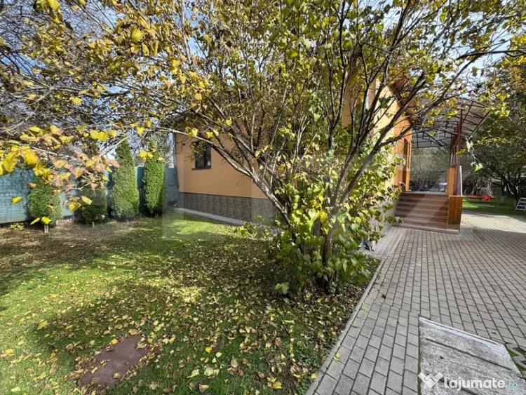 Casă cu 7 camere cu Teren 921 Mp în Central
