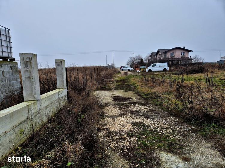 Casă cu 5 camere cu Teren 500 Mp în Stupini