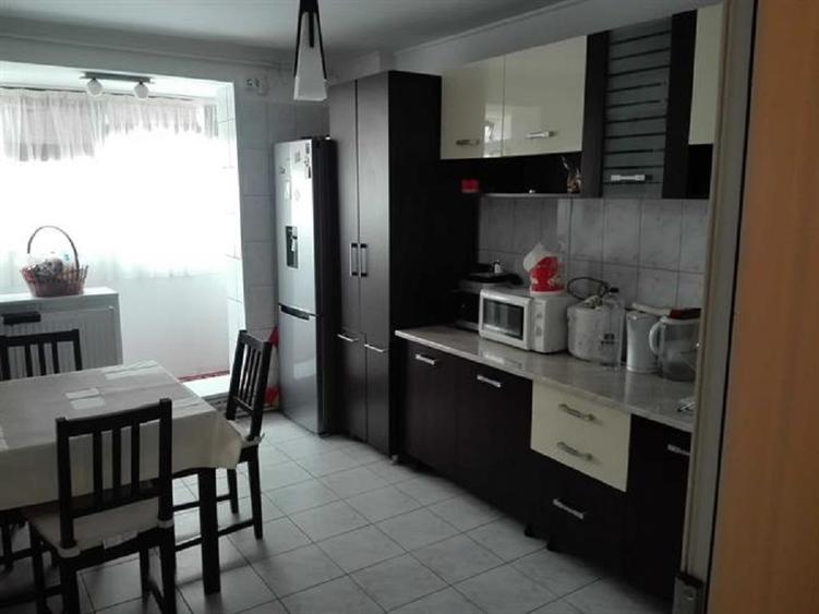 Apartament cu 2 camere semidecomandat, mobilat în Barbu Văcărescu