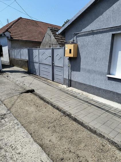 Casă cu 4 camere în Deta