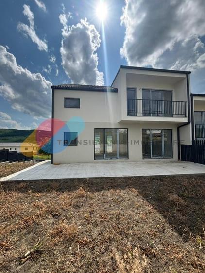 Duplex cu 5 camere cu Canalizare în Chinteni
