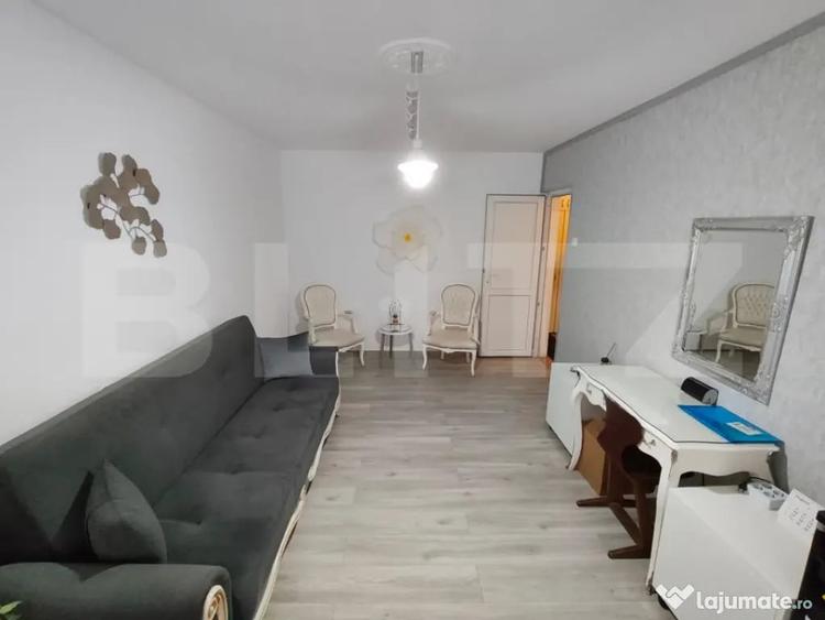 Apartament cu 3 camere decomandat în Sud