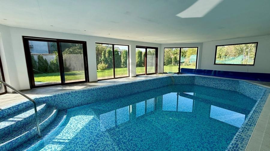 Casă individuală cu 10 camere cu Piscina în Nord