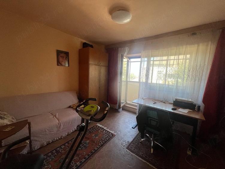 Apartament cu 2 camere semidecomandat în Pârneava