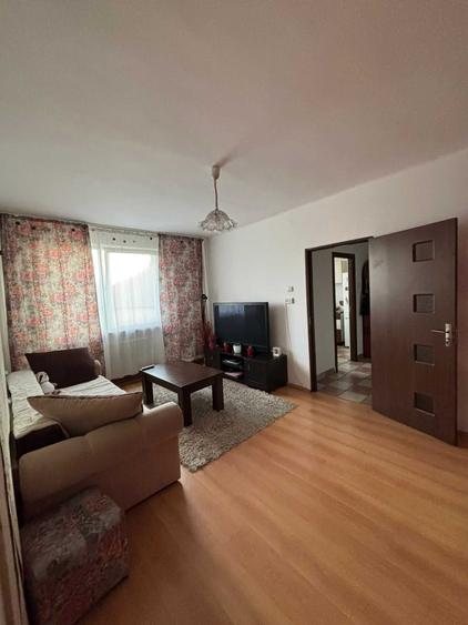 Apartament cu 2 camere semidecomandat în Horea