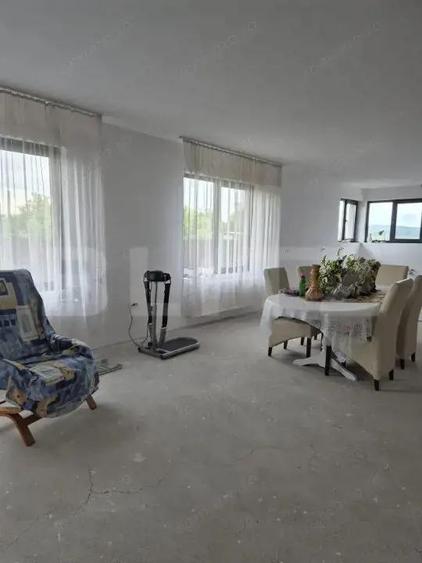 Casă cu 4 camere cu Teren 1399 Mp în Ernei