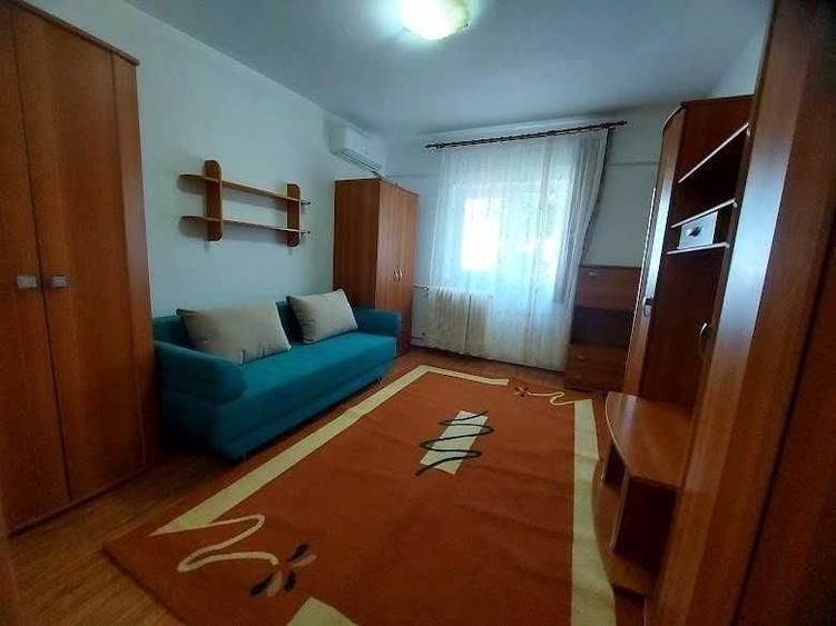 Garsonieră decomandată în Cantacuzino