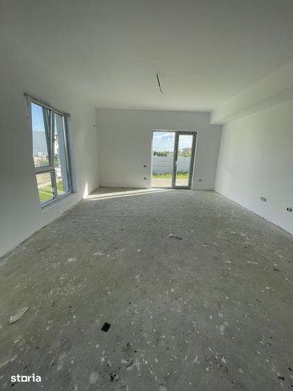 Casă cu 4 camere cu Teren 400 Mp în Domnești
