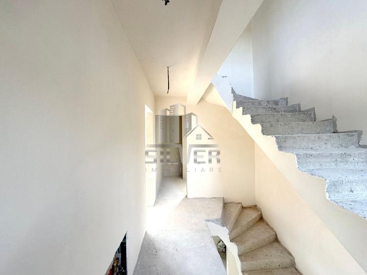 Duplex cu 5 camere cu Canalizare în Câmpului
