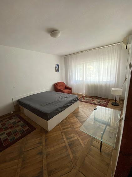 Garsonieră decomandată în Central