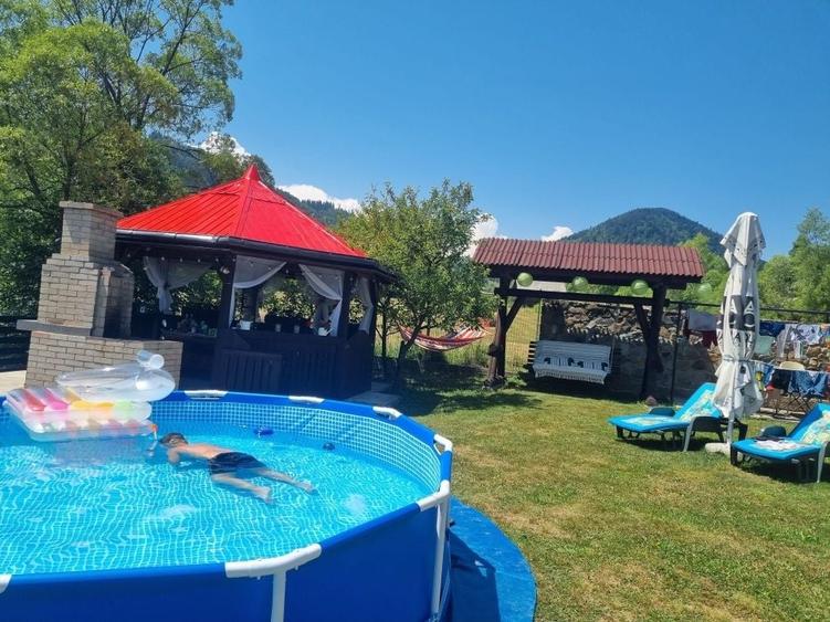 Casă cu 4 camere în Vama