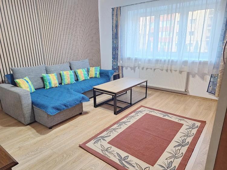 Apartament cu 3 camere decomandat în Sud