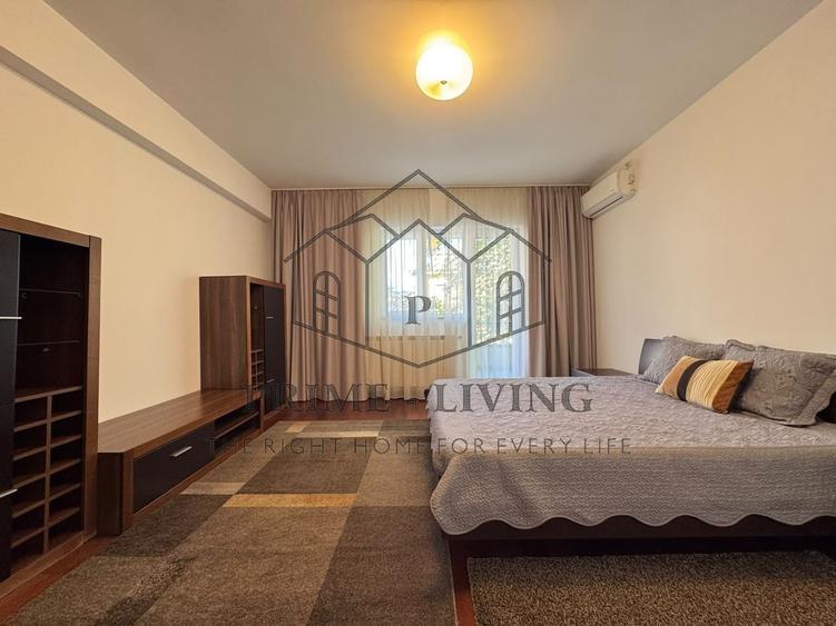 Apartament cu 4 camere decomandat, mobilat în Polonă