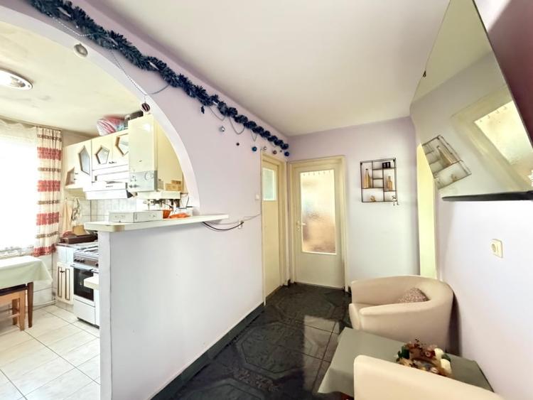 Apartament spatios, 2 camere, 57 mp, partial renovabil - Micro - 1