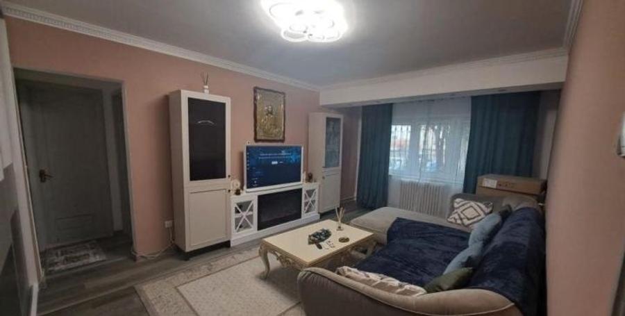 Apartament cu 2 camere semidecomandat, mobilat în Casa de Cultură