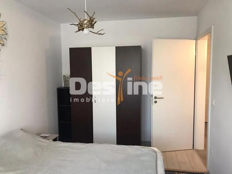 Apartament cu 2 camere decomandat în Tractorul