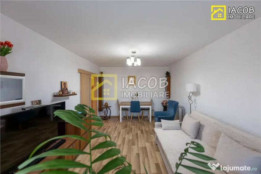 Apartament cu 3 camere decomandat în Central