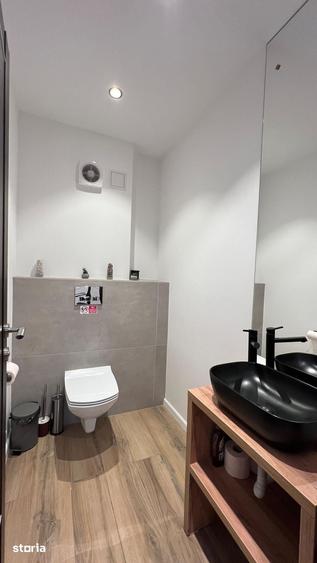 Apartament cu 4 camere decomandat în Victoriei