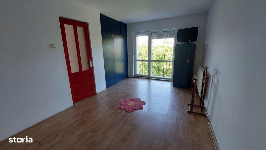 Apartament cu 3 camere, mobilat în Cetate