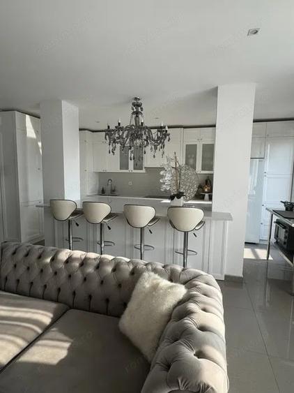 Apartament cu 5 camere semidecomandat în Soarelui