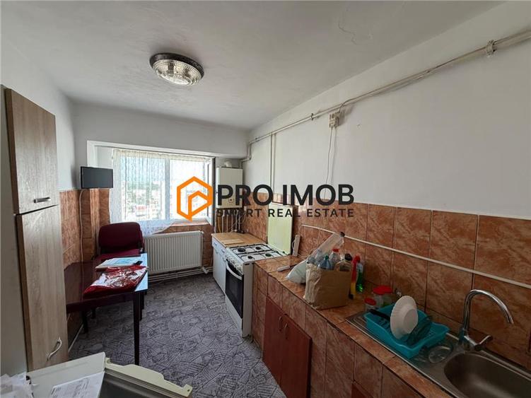 Apartament cu 3 camere semidecomandat, mobilat în Unirii Sud