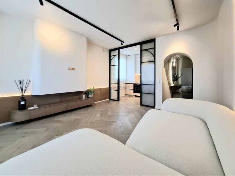 Apartament cu 4 camere decomandat, mobilat în Unirii