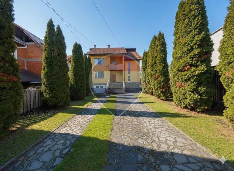 Casă cu 8 camere în Central