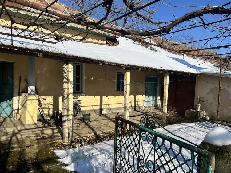 Casă cu 4 camere în Vișina