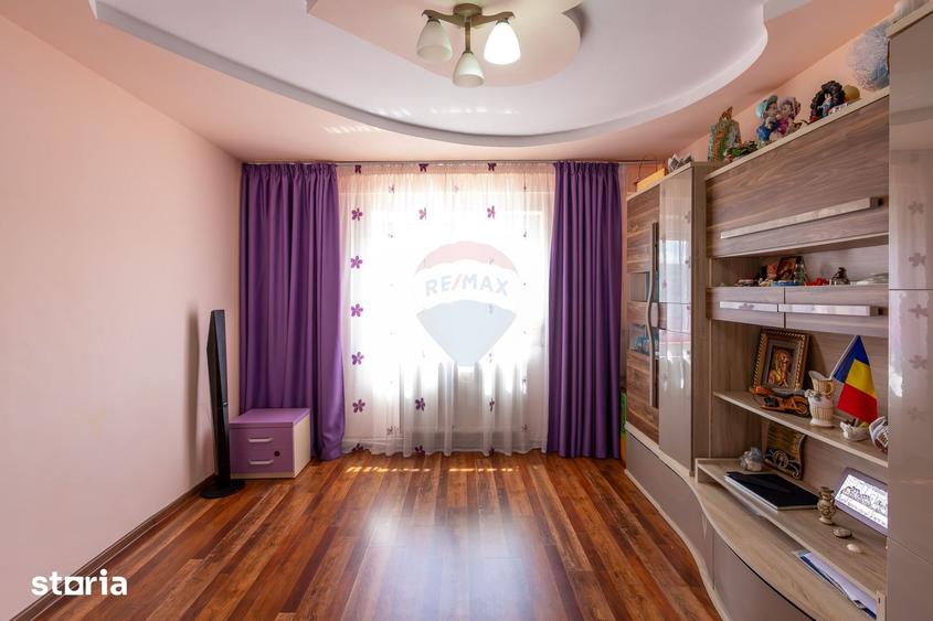 Apartament cu 4 camere în Mioriței