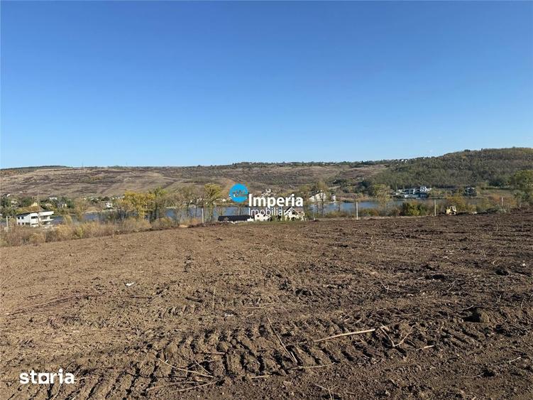 Teren de 3000 mp, în Aroneanu