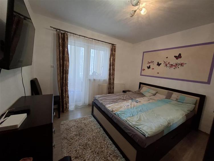 Apartament cu 3 camere decomandat, mobilat în Exterior Est