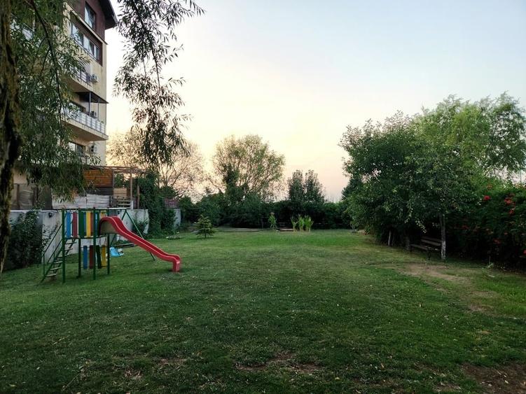 Apartament cu 2 camere semidecomandat, mobilat în Ostratu
