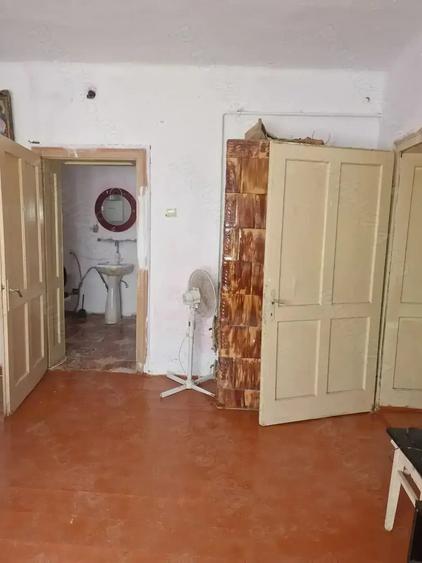 Casă cu 3 camere în Deta
