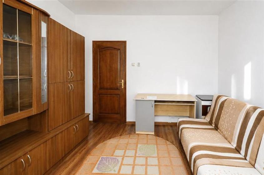 Apartament cu 2 camere nedecomandat, mobilat în Tractorul