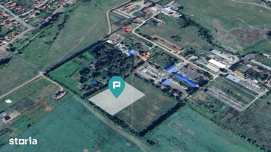 Teren de 9500 mp, în Recaș