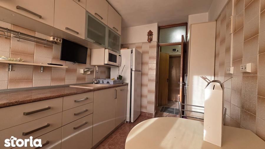 Apartament cu 3 camere decomandat, mobilat în Rahova