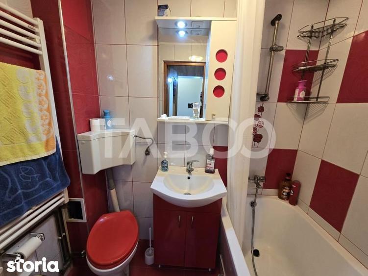 Apartament cu 3 camere semidecomandat, mobilat în Țiglari