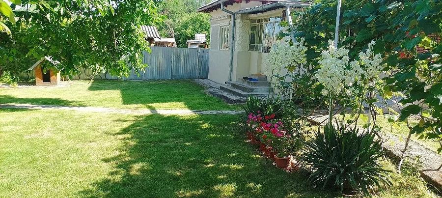 Casă cu Teren 1300 Mp în Cocorăștii Colț