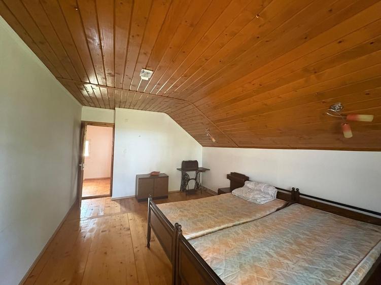 Casă individuală cu 3 camere cu Teren 3000 Mp în Exterior Est