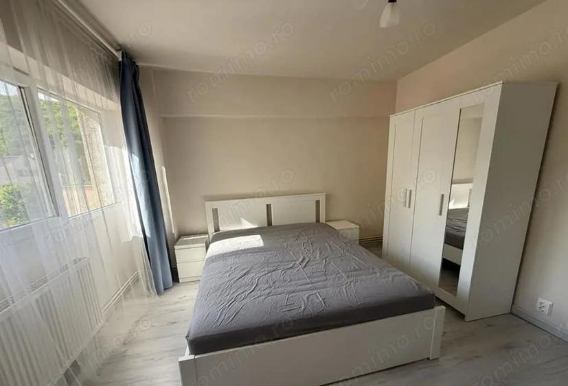 Apartament cu 3 camere decomandat în Răcădău