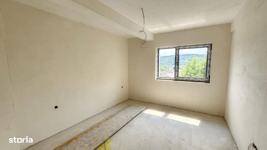 Casă cu 4 camere cu Teren 300 Mp în Dâmbul Rotund