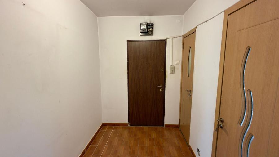 Apartament cu 3 camere decomandat în Drumul Taberei