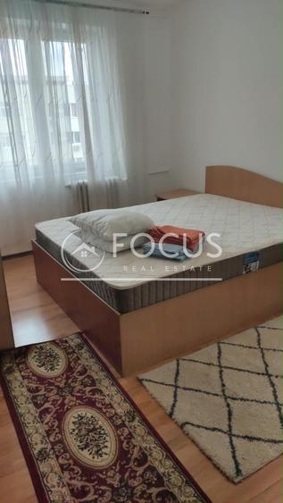Apartament cu 3 camere decomandat în Tei